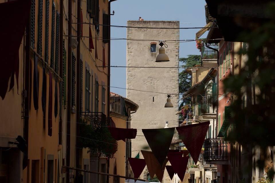 La Finestra Sul Borgo Dimora Storica Apartamento Laterina Exterior foto