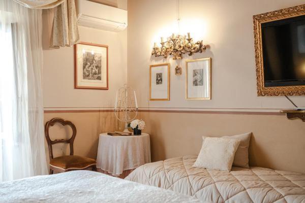 La Finestra Sul Borgo Dimora Storica Apartamento Laterina Exterior foto
