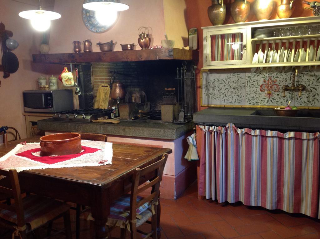 La Finestra Sul Borgo Dimora Storica Apartamento Laterina Exterior foto
